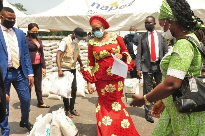 Ugwuanyi’s Wife Shares First Lady Aisha Palliatives To Indigent Women