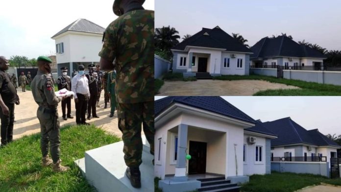Ikpeazu Presents 2 New Houses As Official Quarters To Security Chiefs