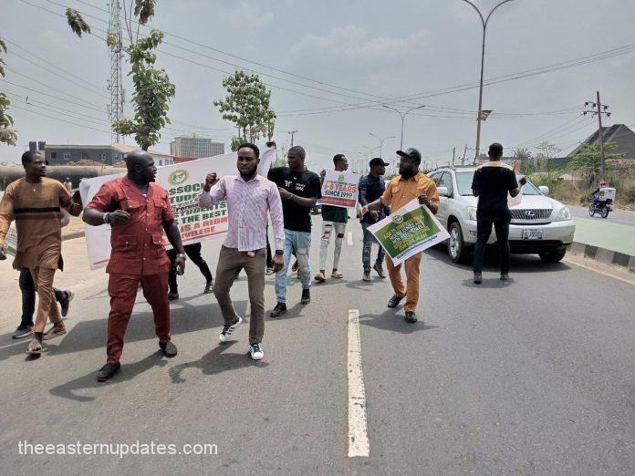 Ebonyi Students Protest ASUU Strike, Barricade Highway