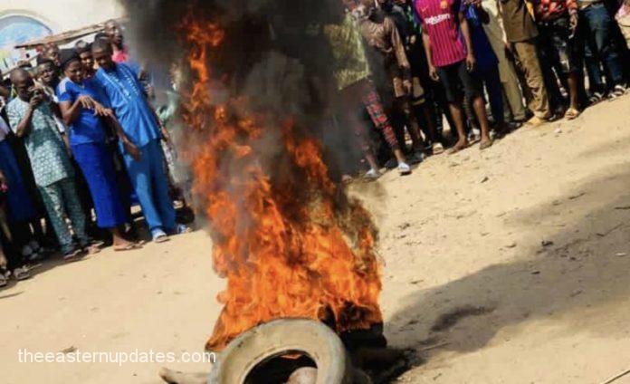 Angry Mob Sets Suspected Kidnapper Ablaze In Anambra