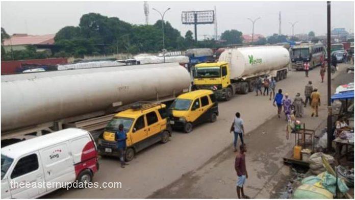 Touts Truck Drivers Protest In Onitsha, Cause Gridlock