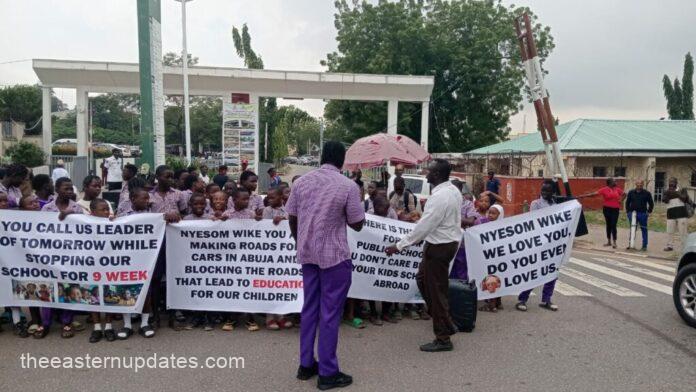 Strike: VDM, Schoolchildren Protest In Front Of Wike’s House