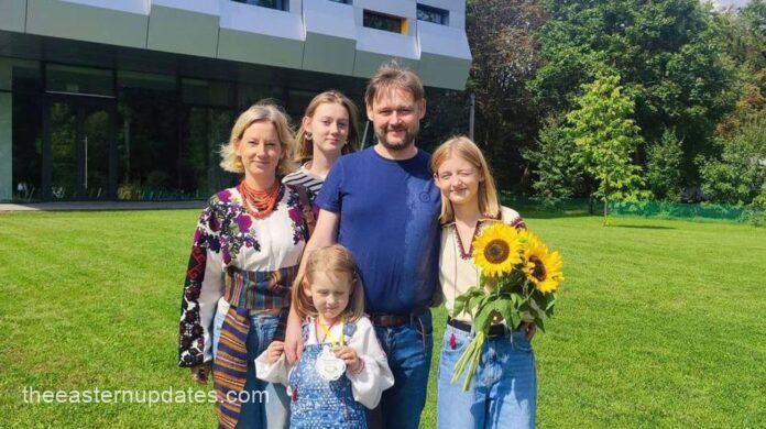 Kyiv Buries Soldier’s Wife And Daughters Killed In Russian Attack