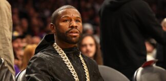 Mayweather Faces Felony Charges Over $200,000 Watch Cheque Mayweather Faces Felony Charges Over $200,000 Watch Cheque